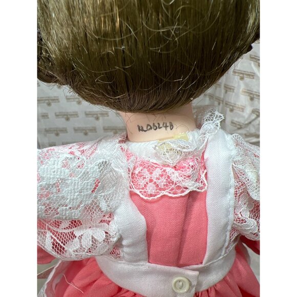 Ashton-Drake Galleries "Rose Marie" Porcelain Doll In Pink Dress & Lace Apron Wi - Picture 4 of 9